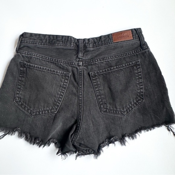 Hollister black distressed/ fringe raw hem high rise “mom shorts” 3” ❤️ - Picture 3 of 5